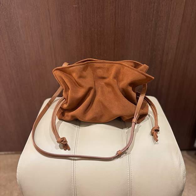 Infinito Camilla Large Suede Cognac