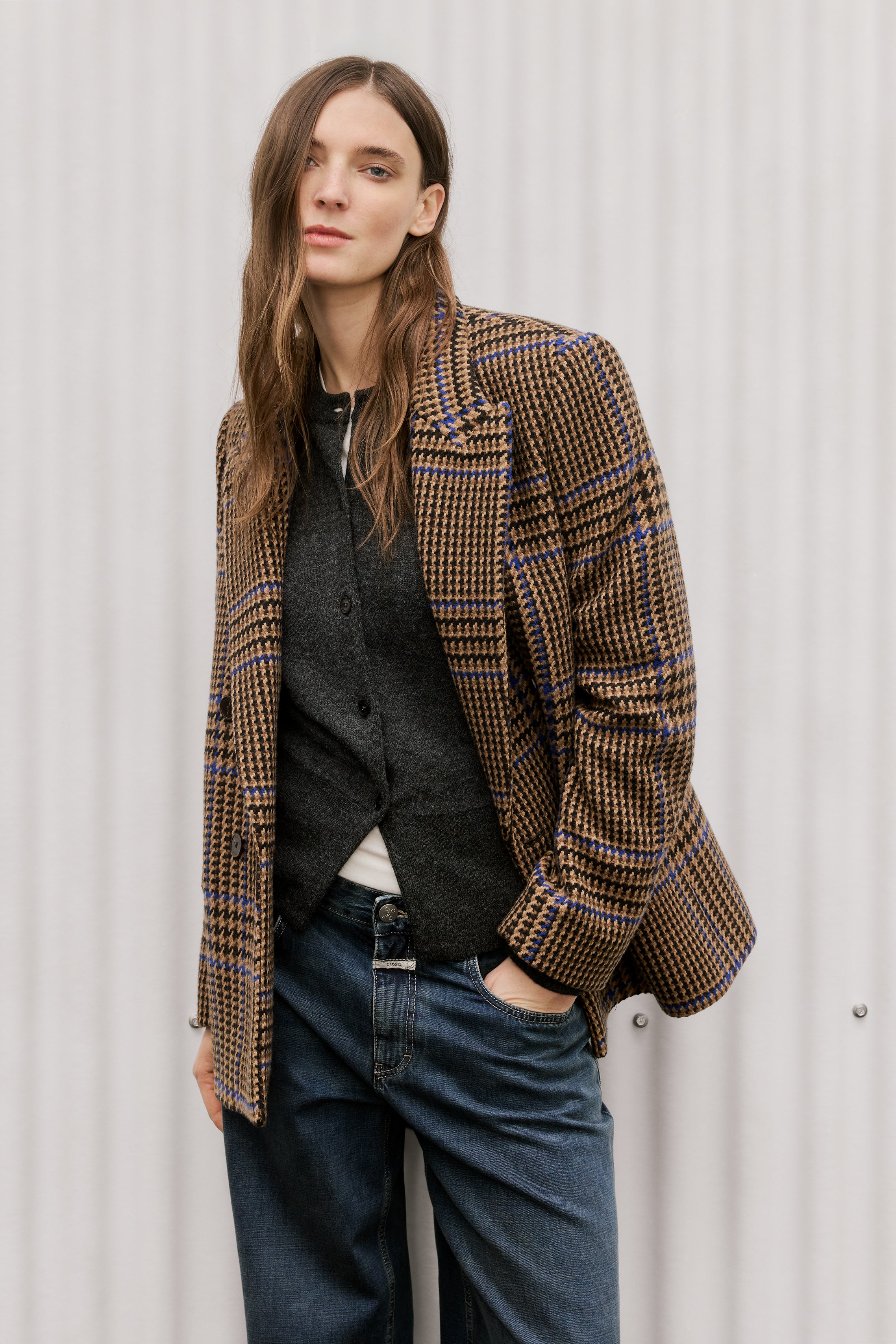 CLOSED FITTED BLAZER