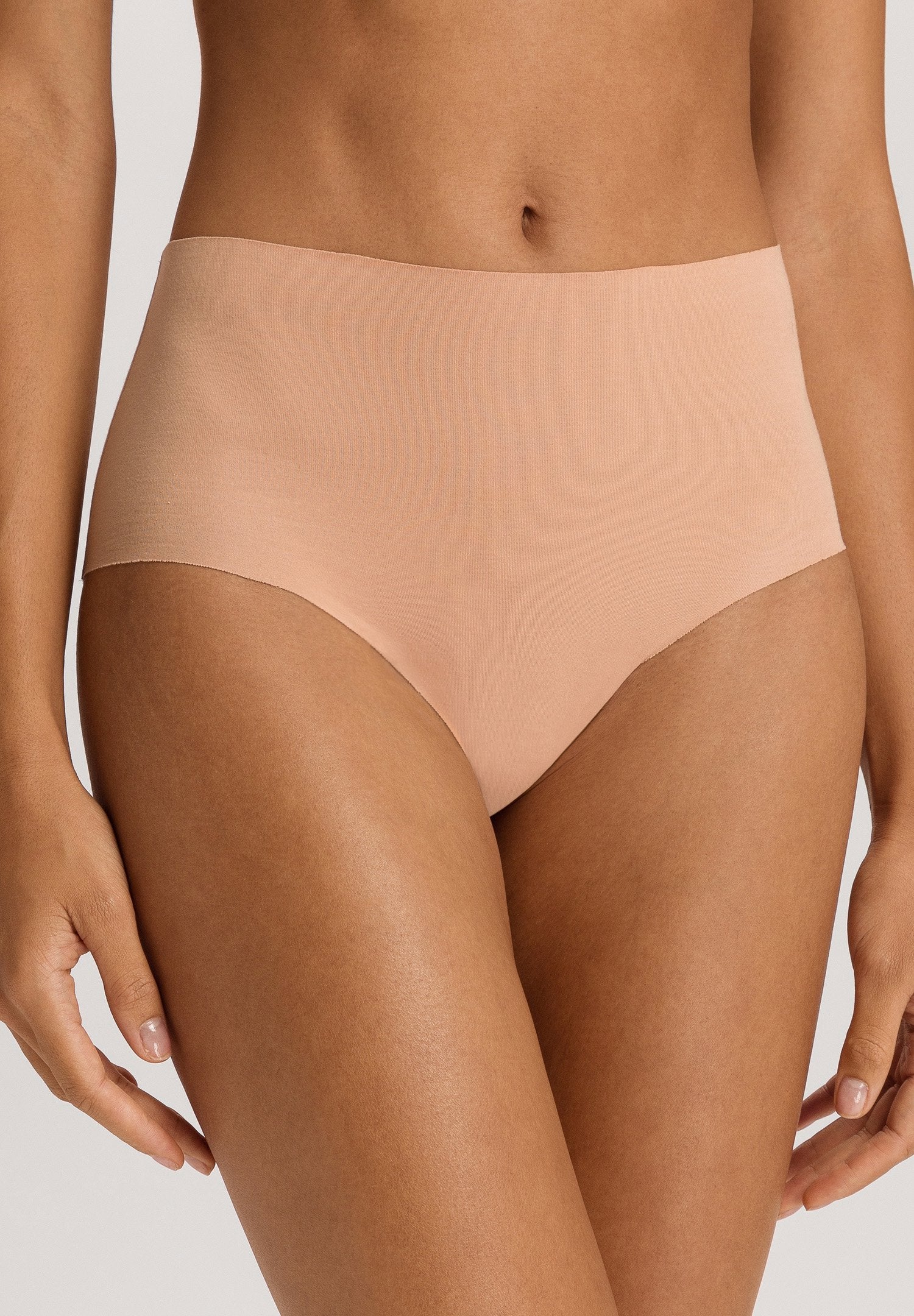 Hanro Maxi Briefs Invisible Cotton Beige