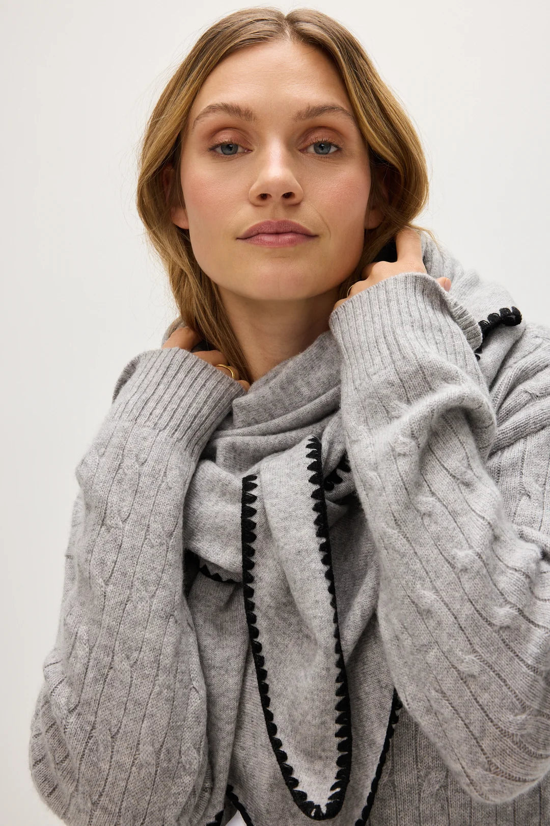 Davida Large Cashmere Scarf with Contrast Edge - Light Grey