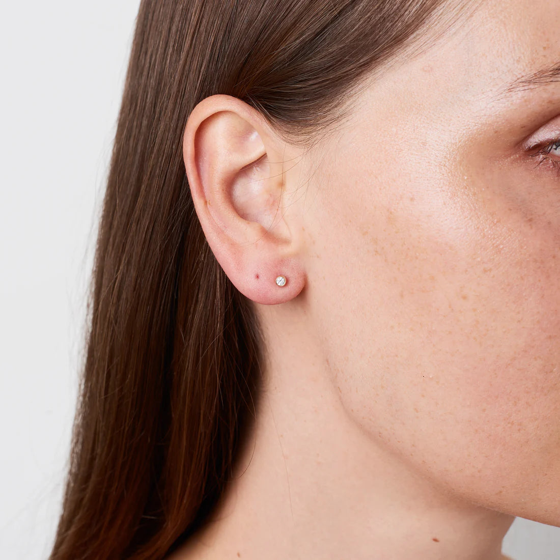 Le Soonar Solitaire Studs with 0,10crts Diamonds