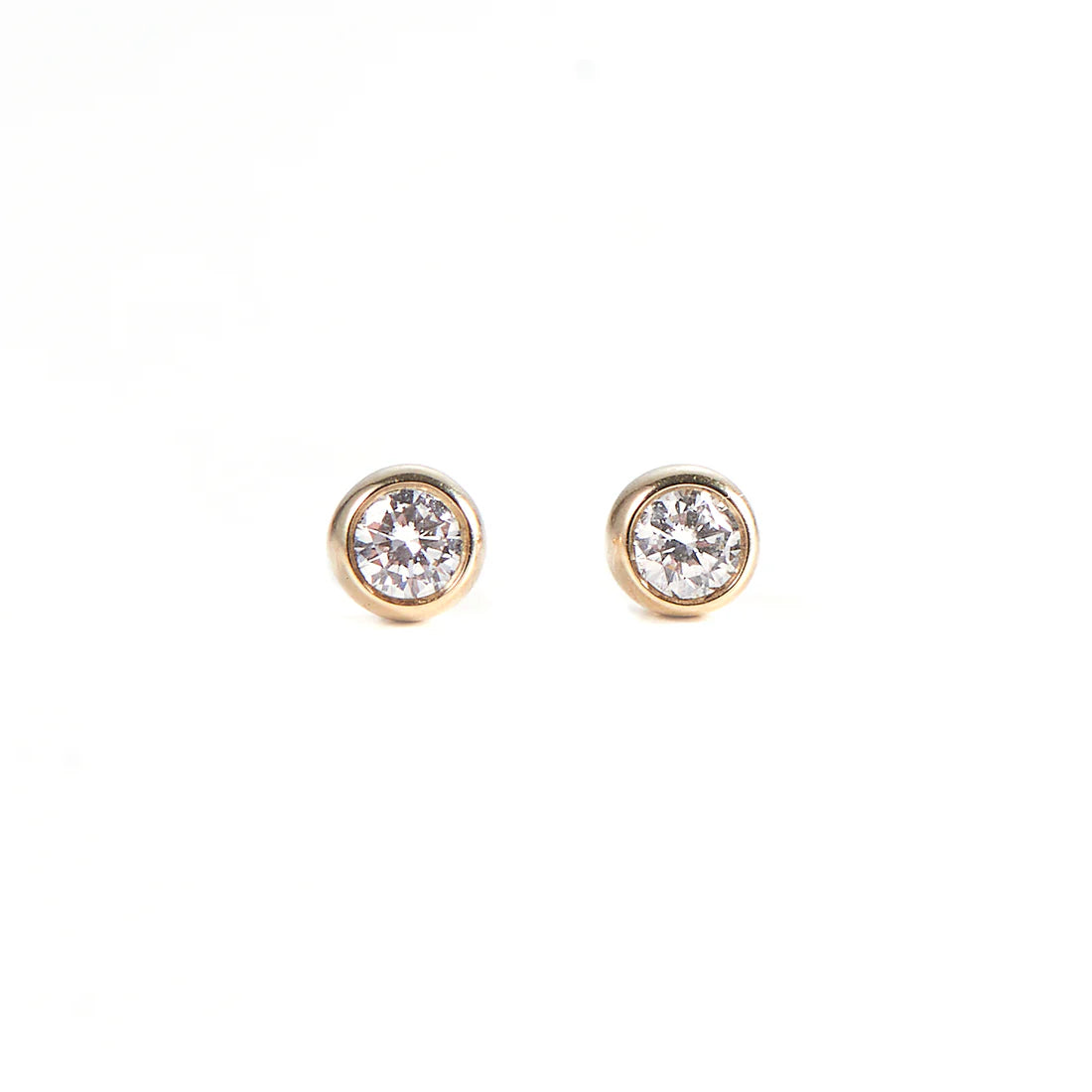 Le Soonar Solitaire Studs with 0,10crts Diamonds