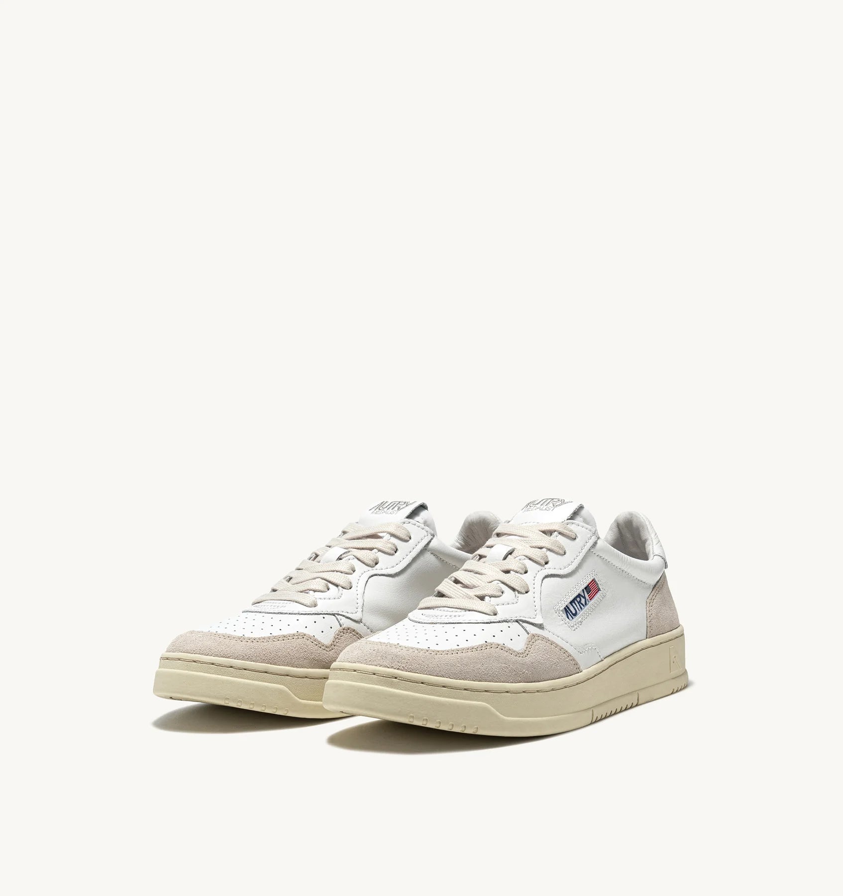 AUTRY MEDALIST LOW SNEAKERS IN WHITE LEATHER AND BEIGE SUEDE - Den Lille Ida - Autry