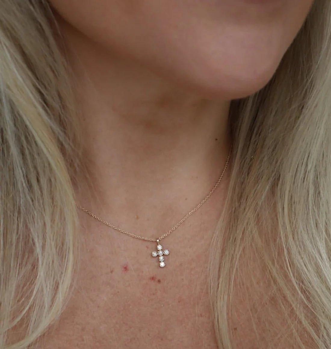 Le Soonar Diamond Bezel Cross with Chain - Den Lille Ida - Le Soonar