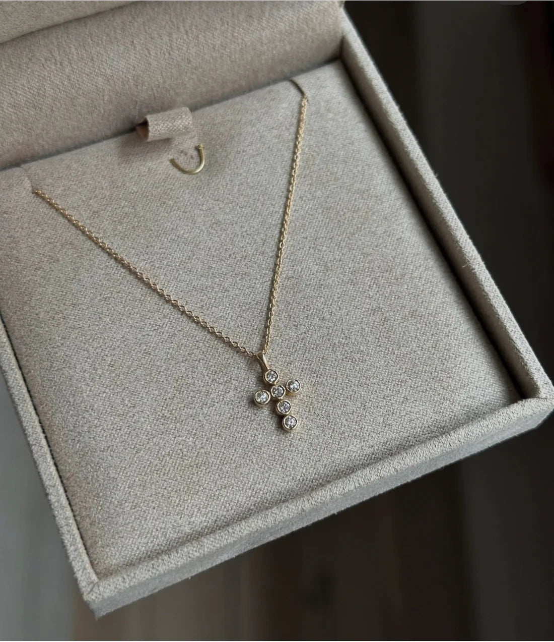 Le Soonar Diamond Bezel Cross with Chain - Den Lille Ida - Le Soonar