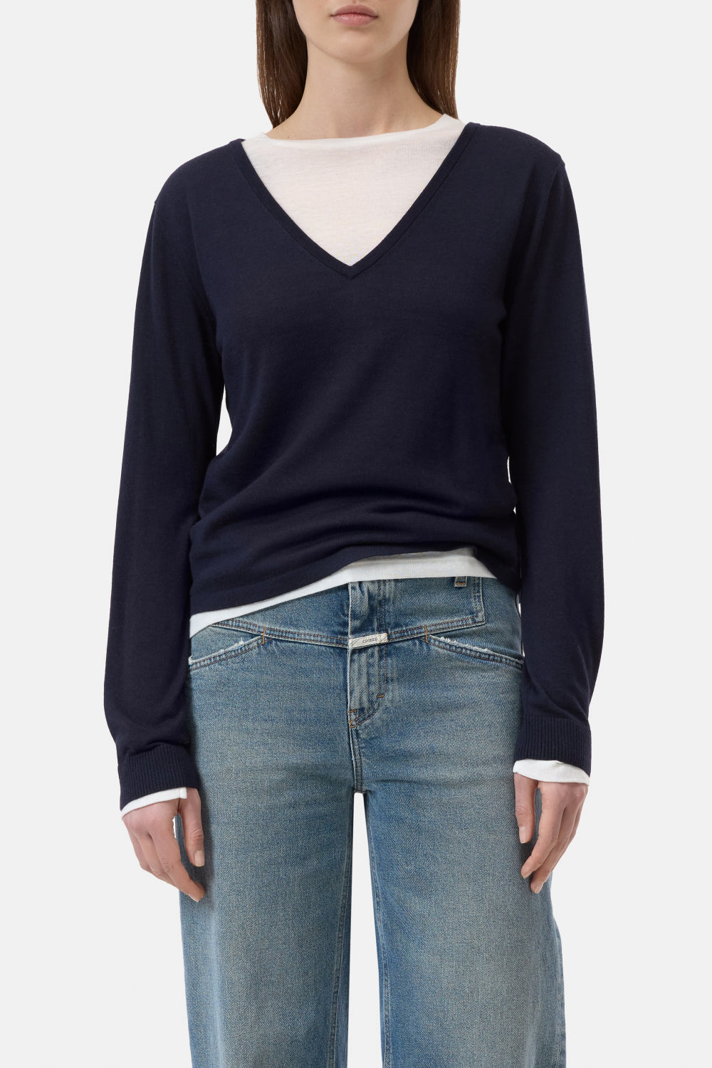 CLOSED V NECK LONG SLEEVE