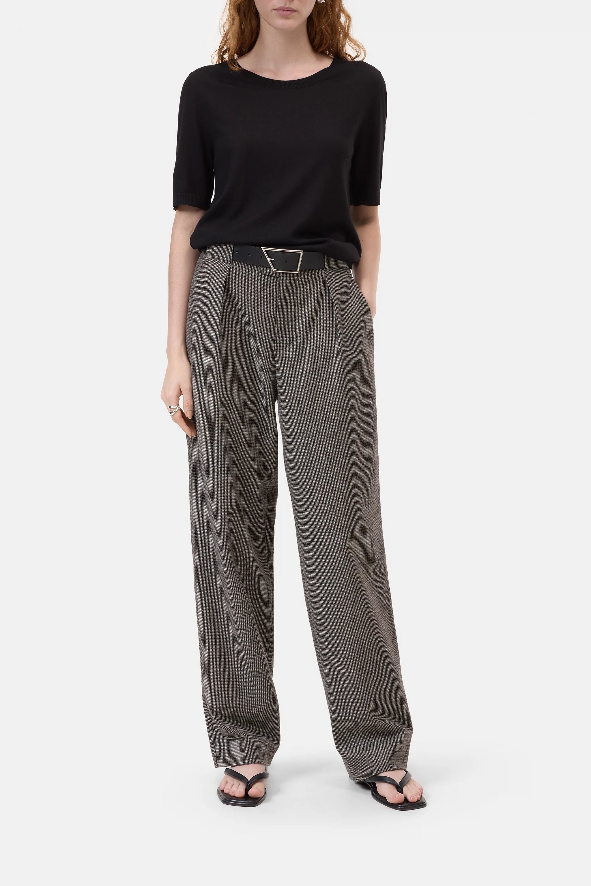 CLOSED CREWNECK SHORT SLEEVE BLACK