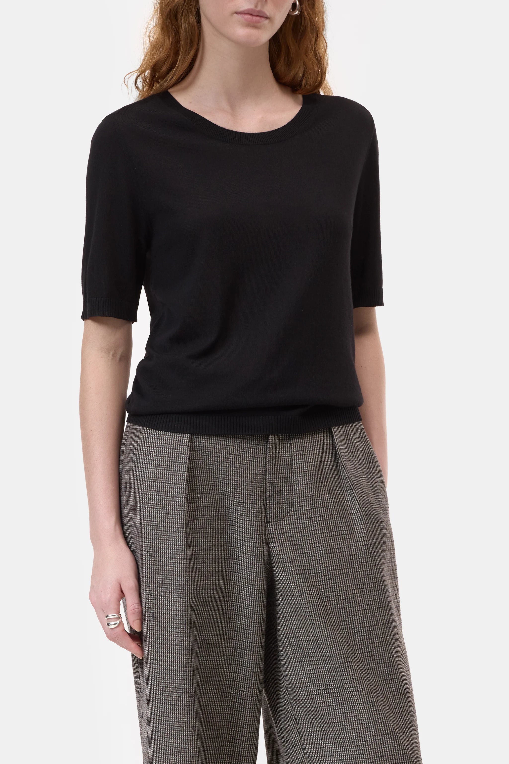 CLOSED CREWNECK SHORT SLEEVE BLACK