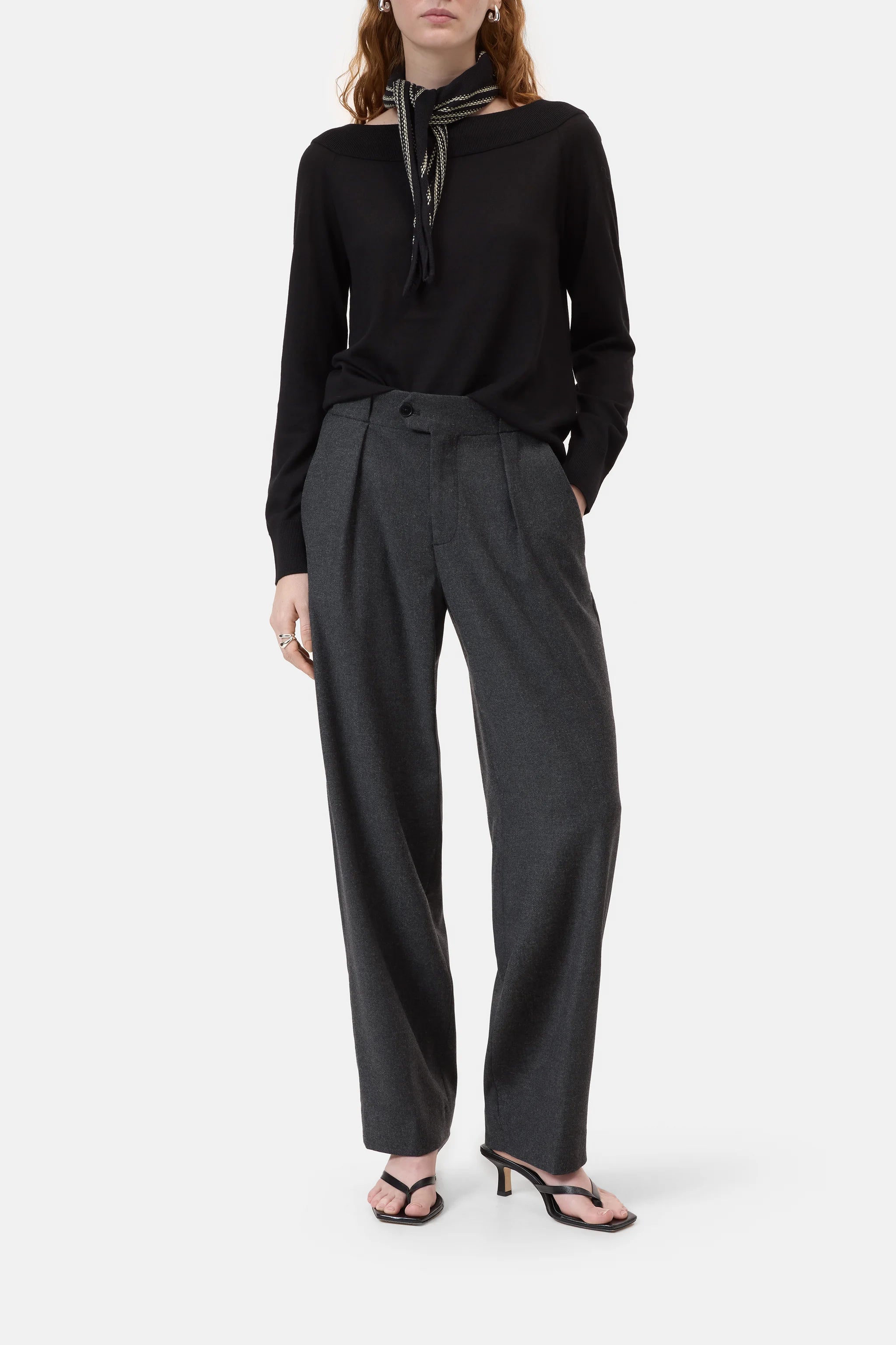 CLOSED WIDE NECK LONG SLEEVE BLACK