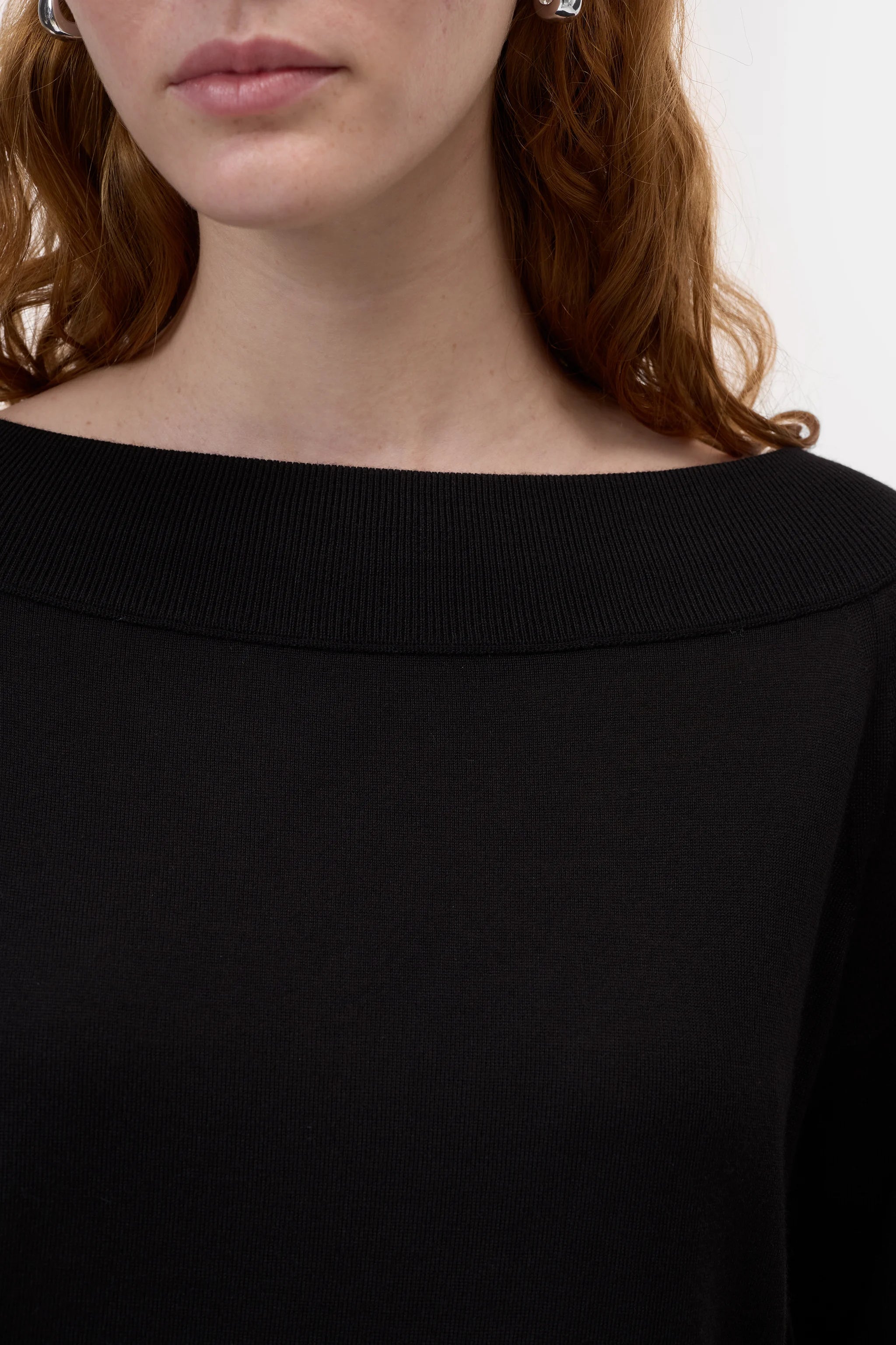 CLOSED WIDE NECK LONG SLEEVE BLACK