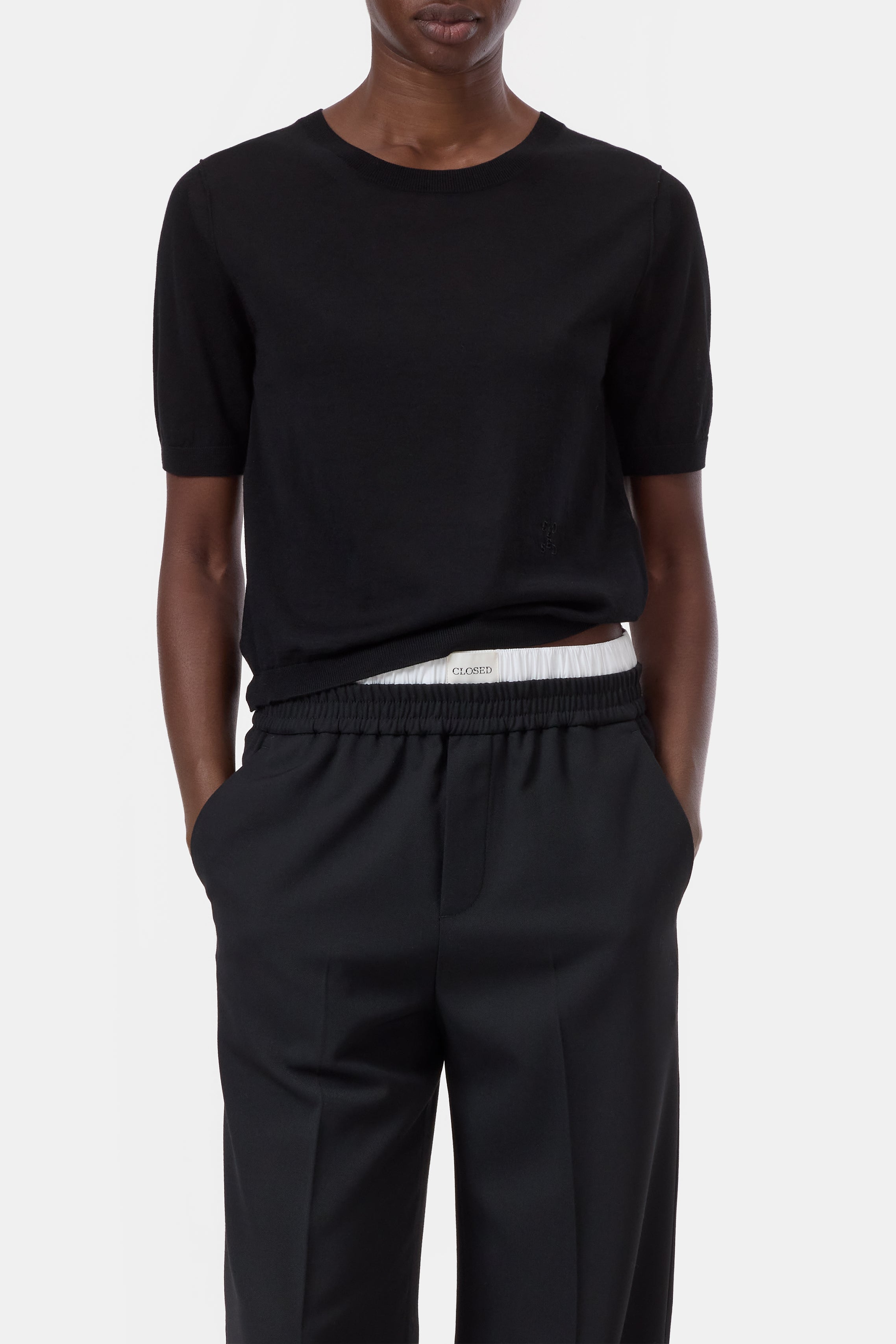 CLOSED CREW NECK SHORT SLEEVE BLACK