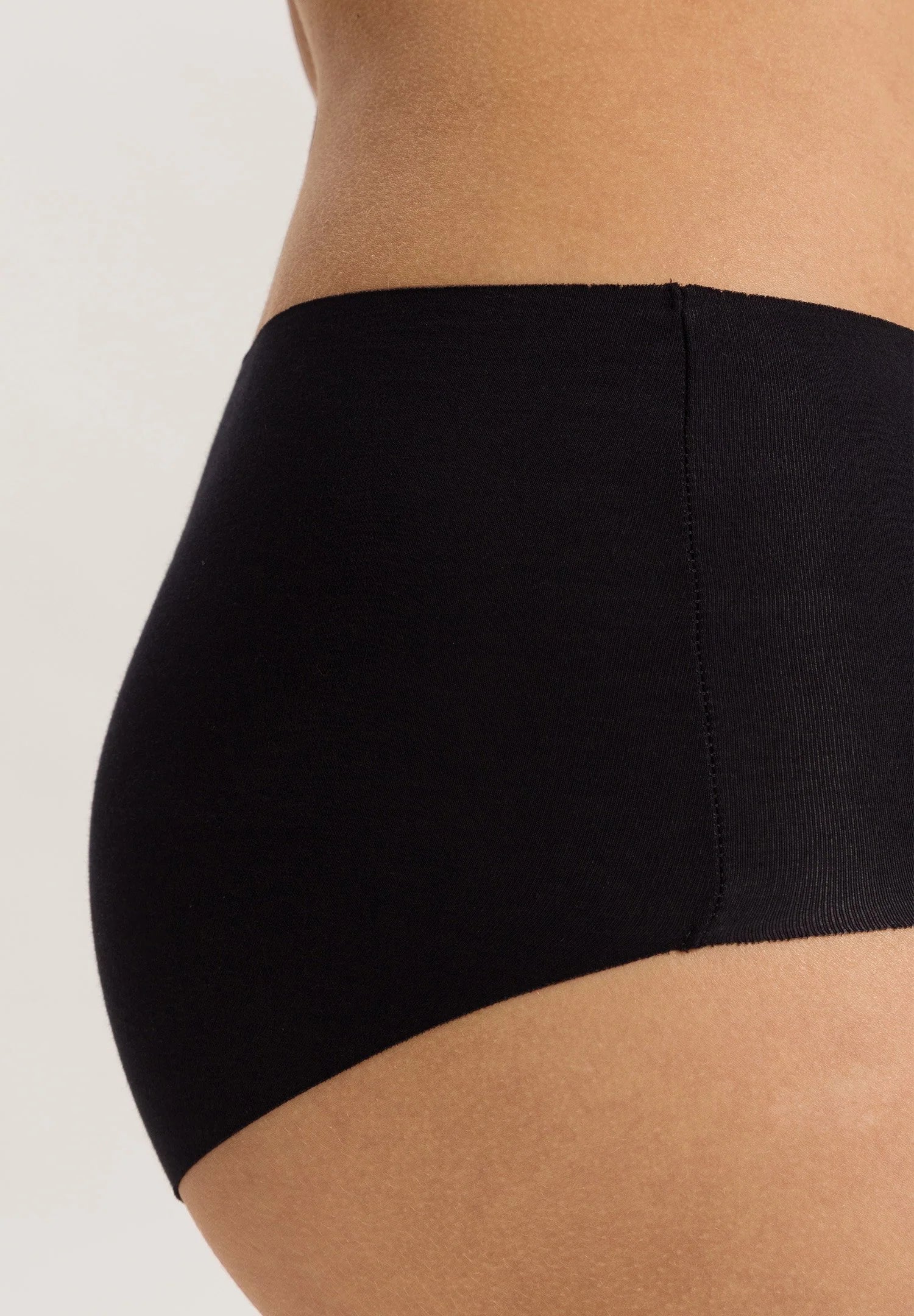 Hanro Maxi Briefs Invisible Cotton Black