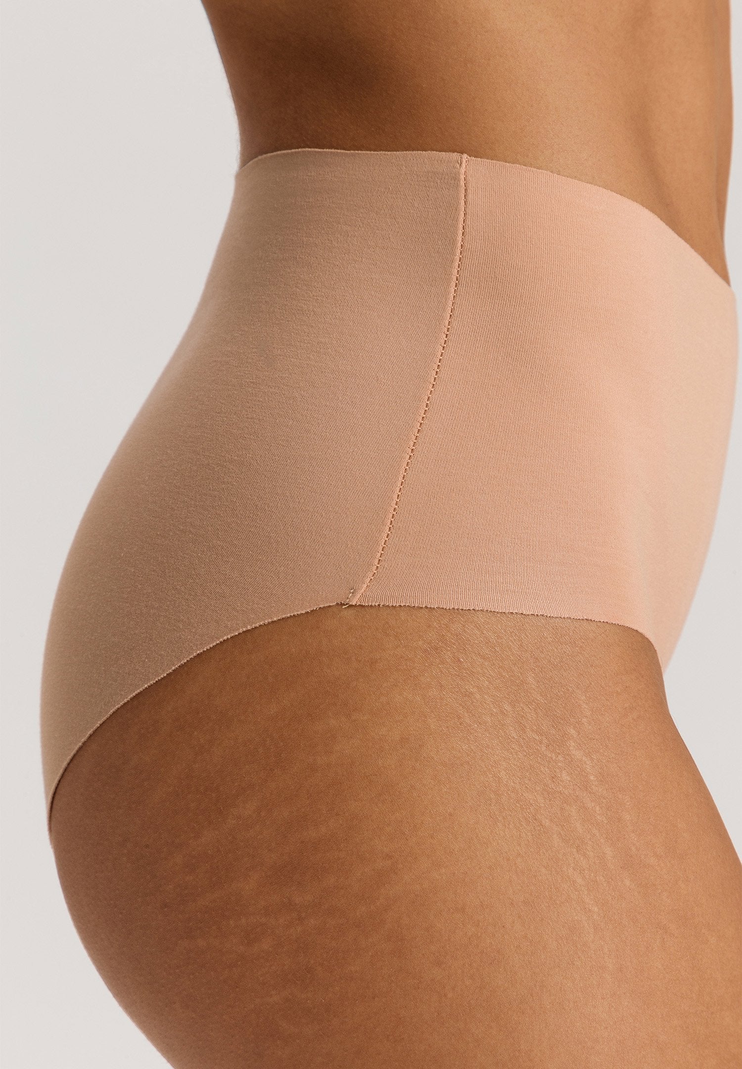 Hanro Maxi Briefs Invisible Cotton Beige