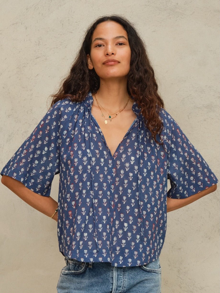 M.A.B.E Ari Print Gathered Top Indigo - Den Lille Ida - M.A.B.E