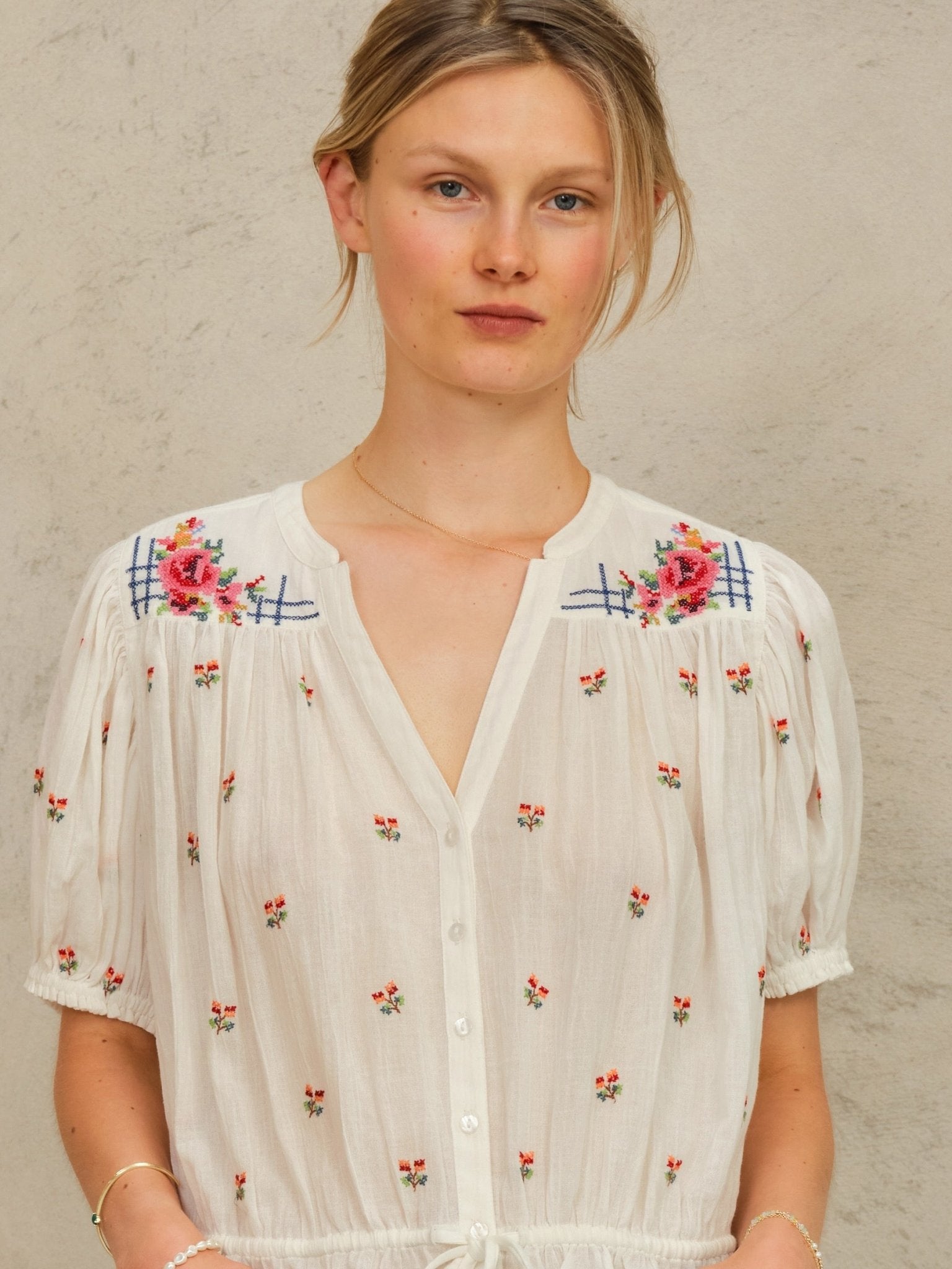 M.A.B.E Harlie Emb S/S Top - Den Lille Ida - M.A.B.E